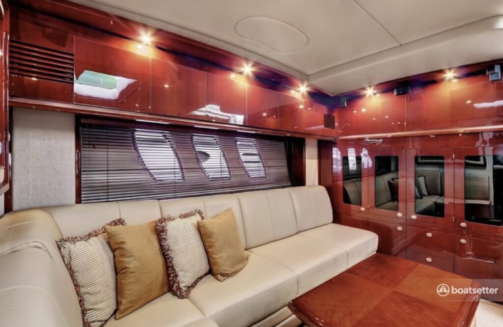 50ft Sea Ray Yacht Charter Miami | Classic 50ft Cruiser 🛥️ 11 %MAlquiler de yates en Miami%