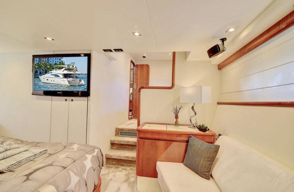 75ft Ferretti "Lumar" – Luxury Yacht Charter Experience | Miami River 28 %Miami Yacht Rentals%