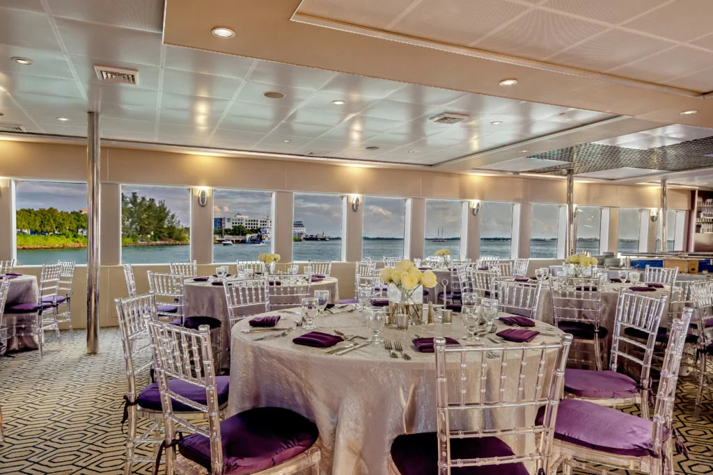 The Lady Bis Lugar exclusivo en yate para grandes celebraciones - Miami 🌊 8 %MAlquiler de yates en Miami%