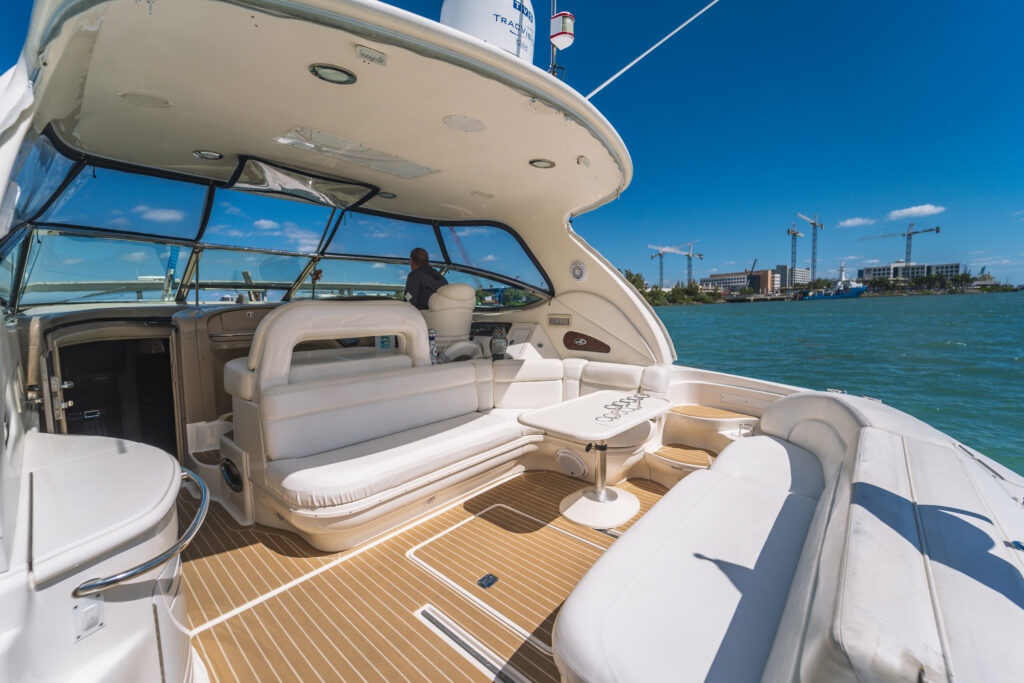 55ft Sea Ray “Sexy Lady” Yacht Charter | Bayside 401 Biscayne Blvd 💃 3 %MAlquiler de yates en Miami%