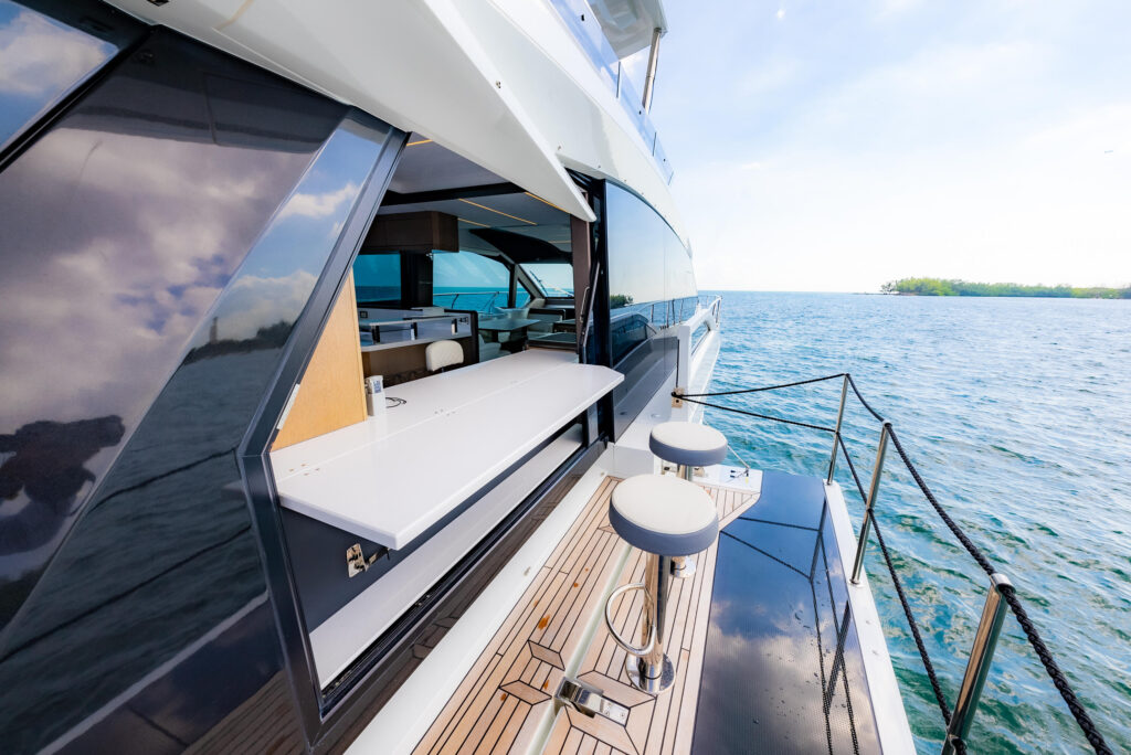 70ft Galeon Alquiler de Yates de Lujo | Bayside Marina Miami Beach 🛥️ 8 %MAlquiler de yates en Miami%