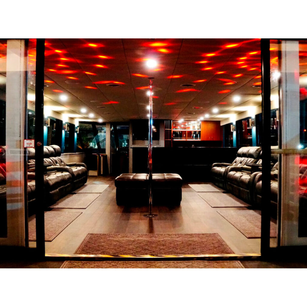 ⛴️ Star Cruise 105ft — Yacht Venue for Large Events | Miami Beach 3 %Miami Yacht Rentals%