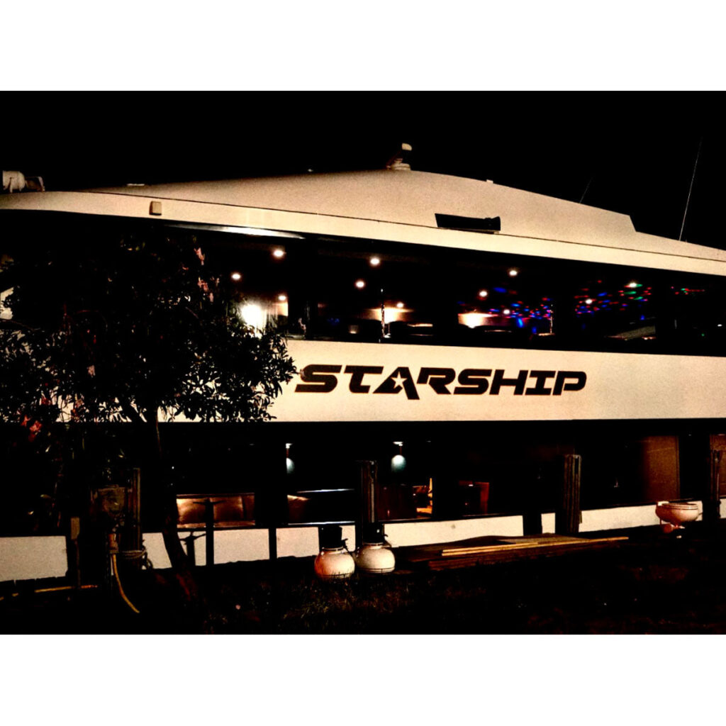 ⛴️ Star Cruise 105ft — Yacht Venue for Large Events | Miami Beach 1 %Miami Yacht Rentals%