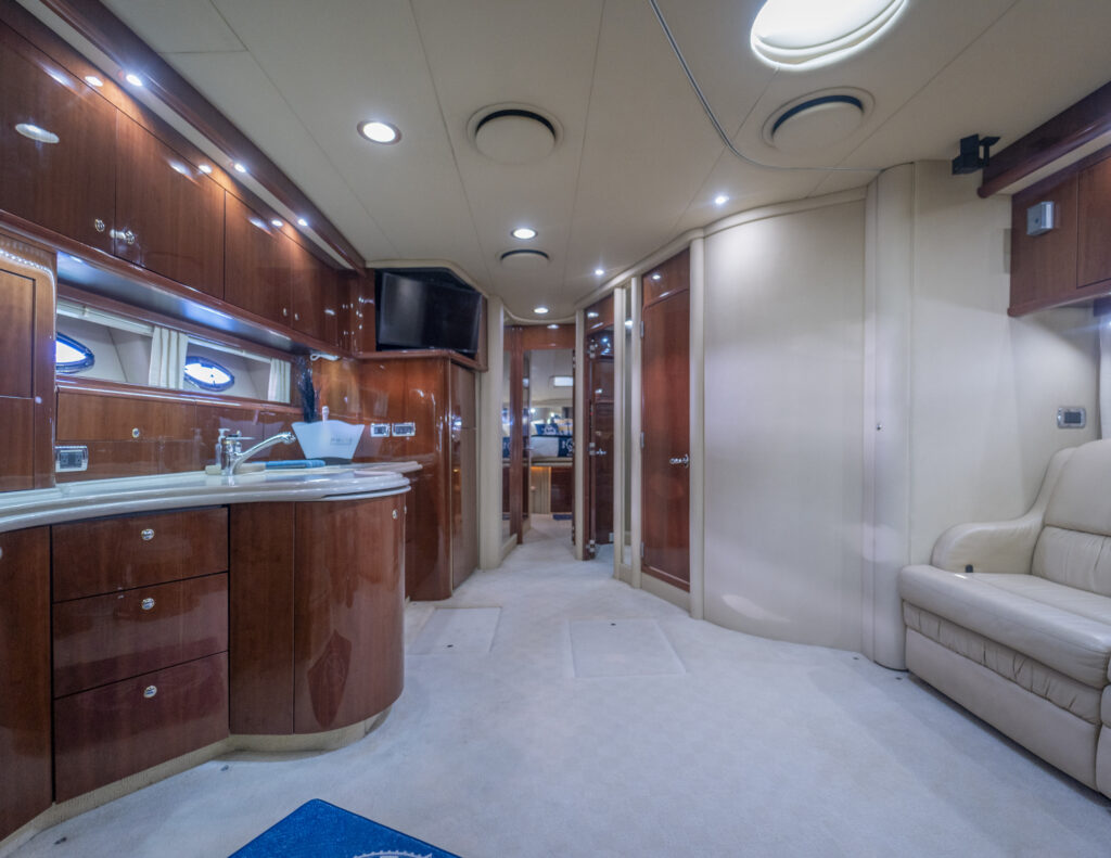 55ft Sea Ray “Sexy Lady” Yacht Charter | Bayside 401 Biscayne Blvd 💃 2 %MAlquiler de yates en Miami%