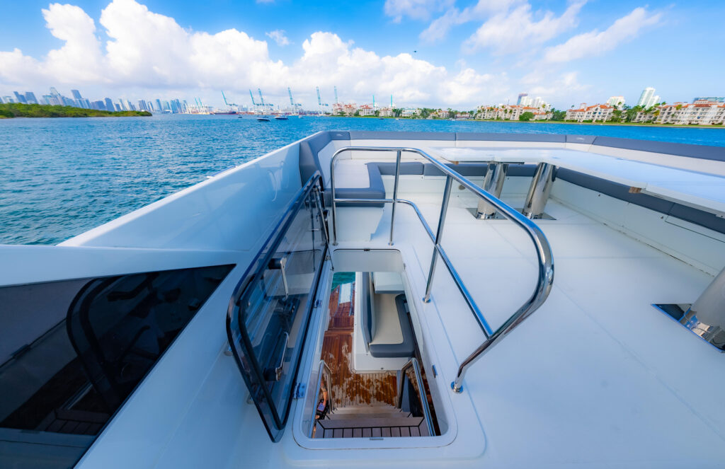 70ft Galeon Alquiler de Yates de Lujo | Bayside Marina Miami Beach 🛥️ 3 %MAlquiler de yates en Miami%