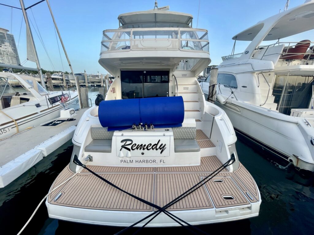 48ft Cruisers “Remedy” Yacht Charter Miami | Private Group Cruise 🌴 5 %MAlquiler de yates en Miami%