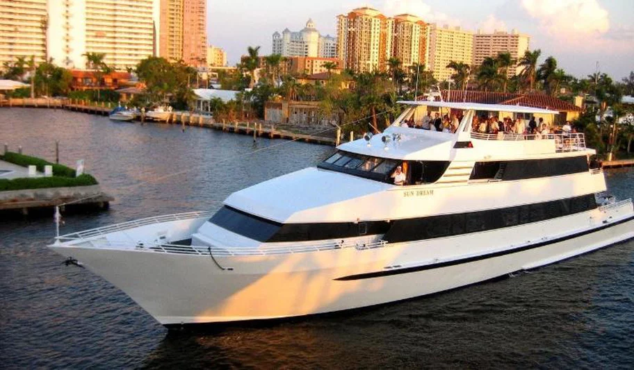 The Sundream Luxury Charter - Miami Lugar para eventos y fiestas 🌴 6 %MAlquiler de yates en Miami%