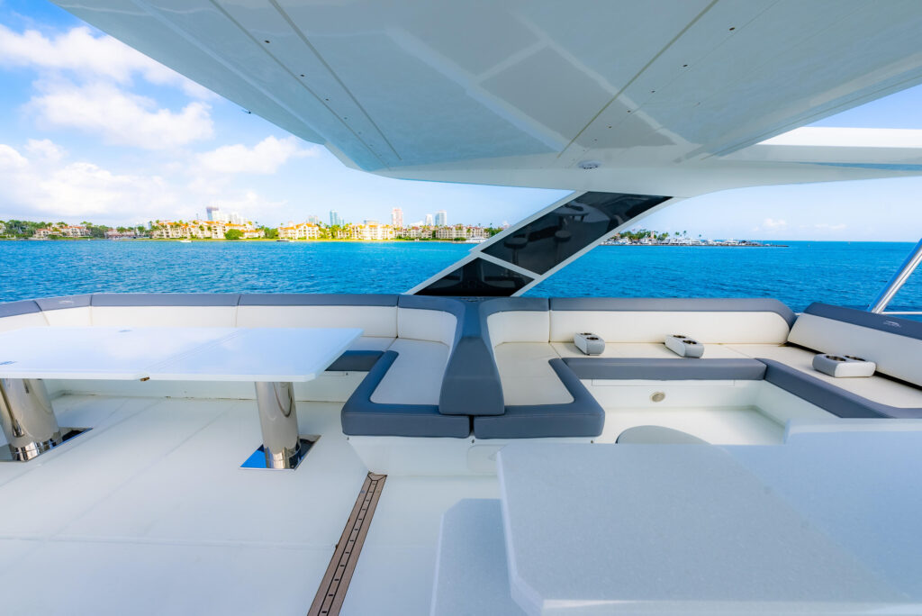 70ft Galeon Alquiler de Yates de Lujo | Bayside Marina Miami Beach 🛥️ 6 %MAlquiler de yates en Miami%