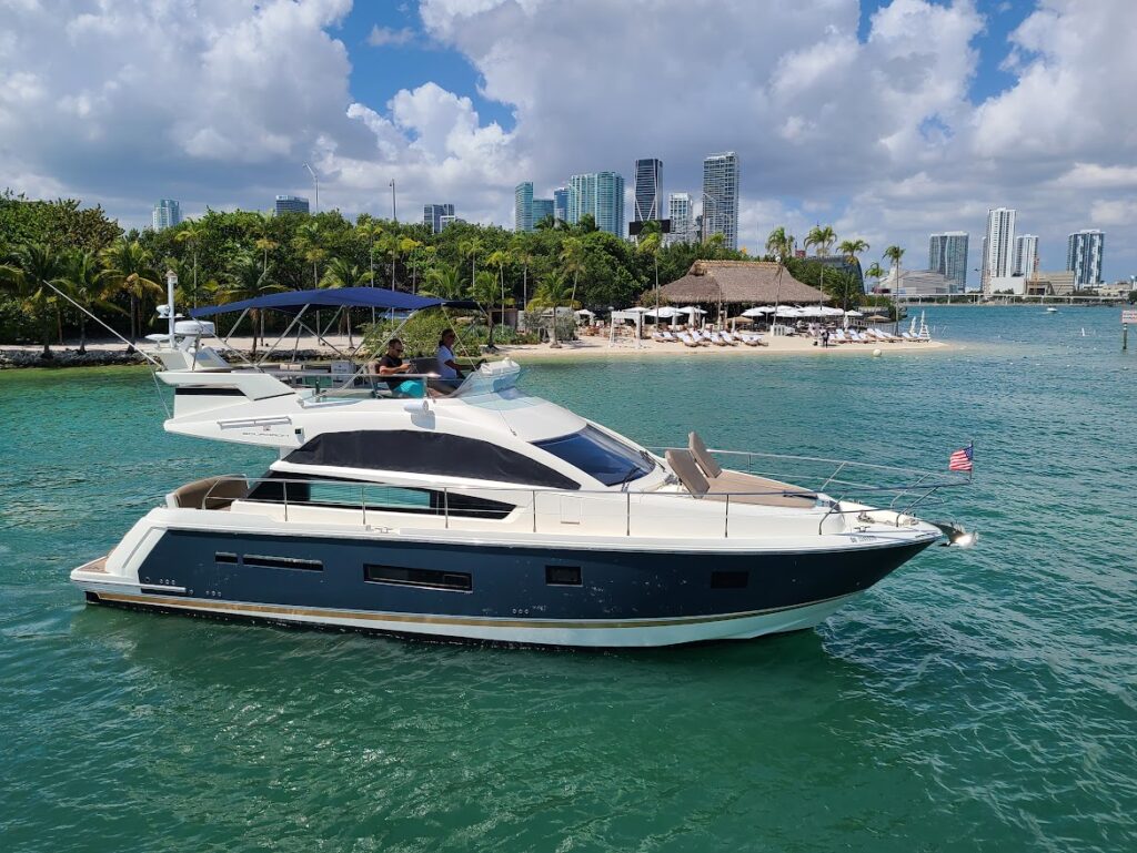 46ft Fairline Yacht Charter | Venetian Marina Miami Experience 🚤 1 %MAlquiler de yates en Miami%