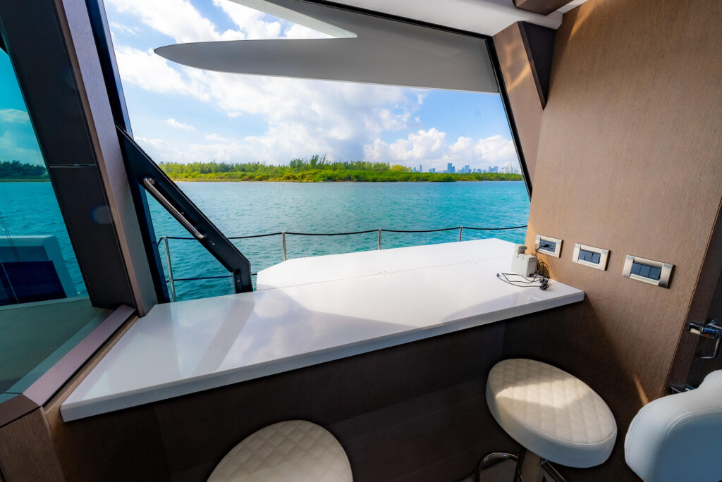 70ft Galeon Alquiler de Yates de Lujo | Bayside Marina Miami Beach 🛥️ 10 %MAlquiler de yates en Miami%