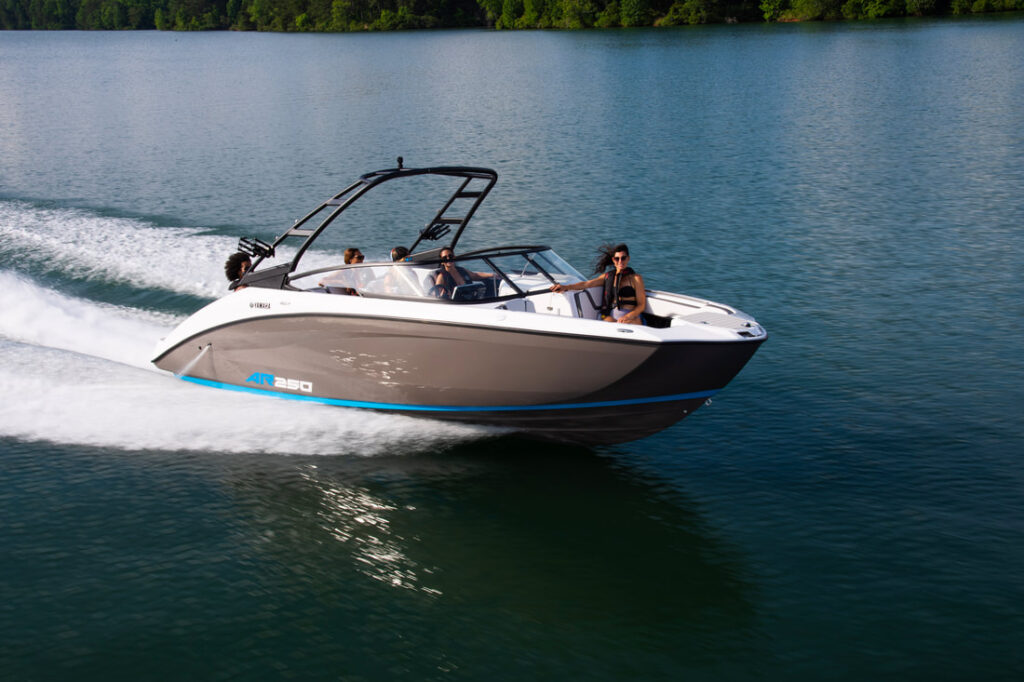 25ft Yamaha “Chico AR250” Yacht Charter 19 %Miami Yacht Rentals%