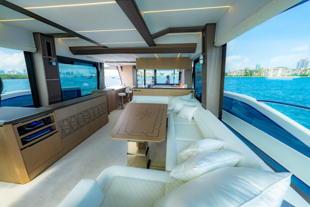 70ft Galeon Alquiler de Yates de Lujo | Bayside Marina Miami Beach 🛥️ 11 %MAlquiler de yates en Miami%
