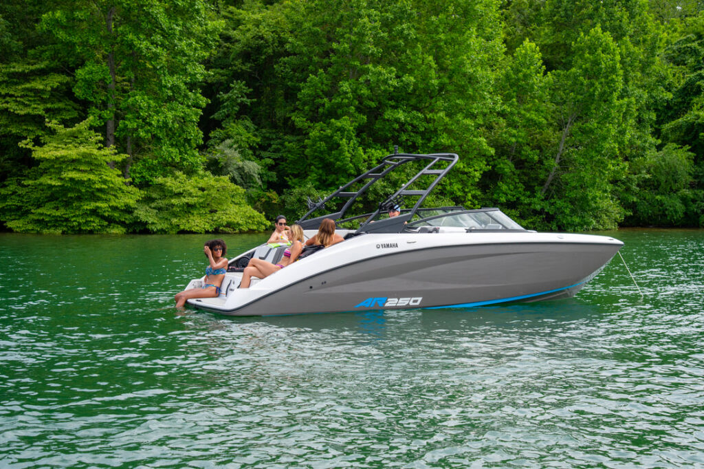 25ft Yamaha “Chico AR250” Yacht Charter 20 %Miami Yacht Rentals%