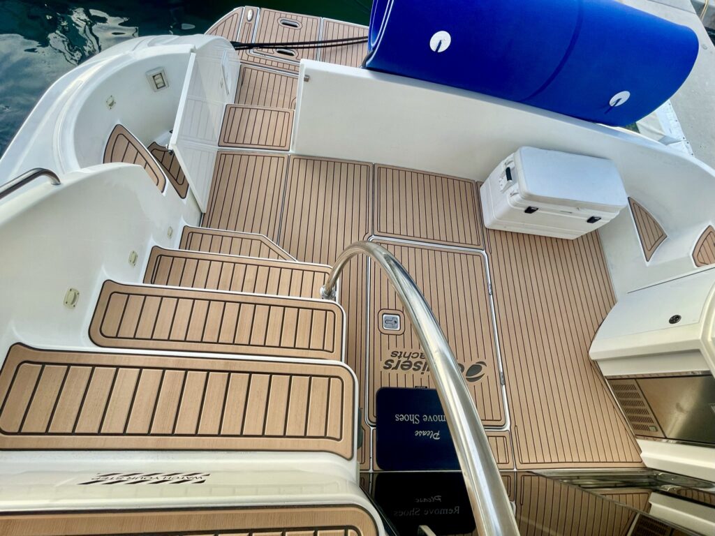 48ft Cruisers “Remedy” Yacht Charter Miami | Private Group Cruise 🌴 3 %MAlquiler de yates en Miami%