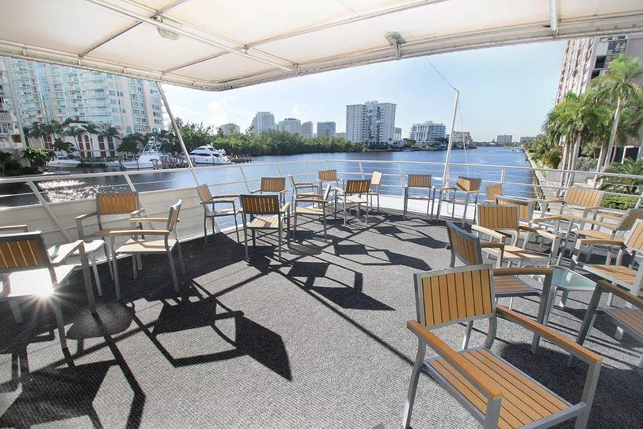 The Sundream Luxury Charter - Miami Event & Party Venue 🌴 5 %MAlquiler de yates en Miami%
