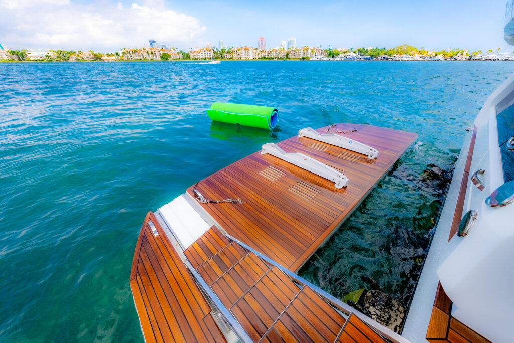70ft Galeon Alquiler de Yates de Lujo | Bayside Marina Miami Beach 🛥️ 4 %MAlquiler de yates en Miami%