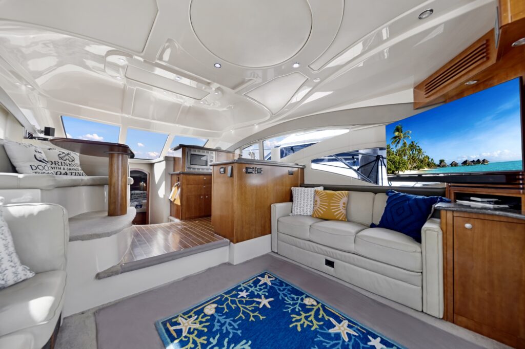 48ft Cruisers “Remedy” Yacht Charter Miami | Private Group Cruise 🌴 2 %MAlquiler de yates en Miami%