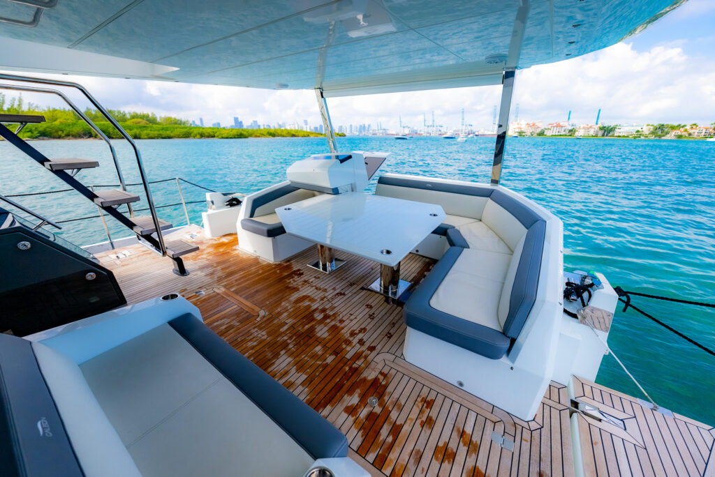 70ft Galeon Alquiler de Yates de Lujo | Bayside Marina Miami Beach 🛥️ 5 %MAlquiler de yates en Miami%