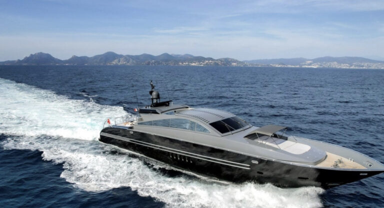 Overnight Yacht Rentals 🌙 Miami Luxury Boat Sleepovers 9 %Miami Yacht Rentals%