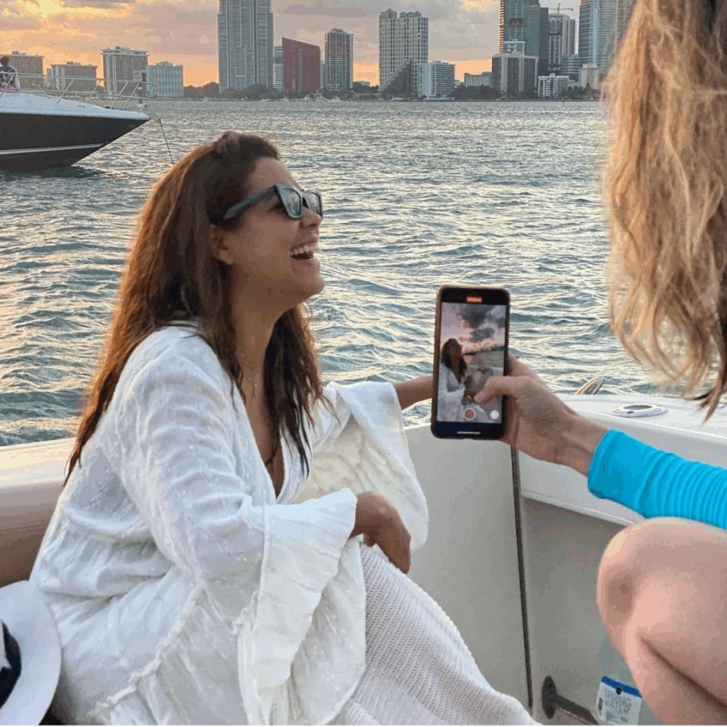 45ft Meridian Yacht Charter | Collins Ave Miami Beach Cruise 🌊 10 %MAlquiler de yates en Miami%