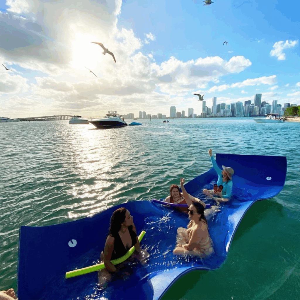 45ft Meridian Yacht Charter | Collins Ave Miami Beach Cruise 🌊 9 %MAlquiler de yates en Miami%