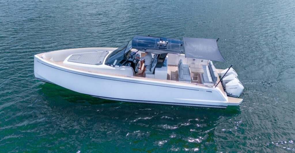 38ft Pardo Triple 300’s Yacht Charter 23 %MAlquiler de yates en Miami%