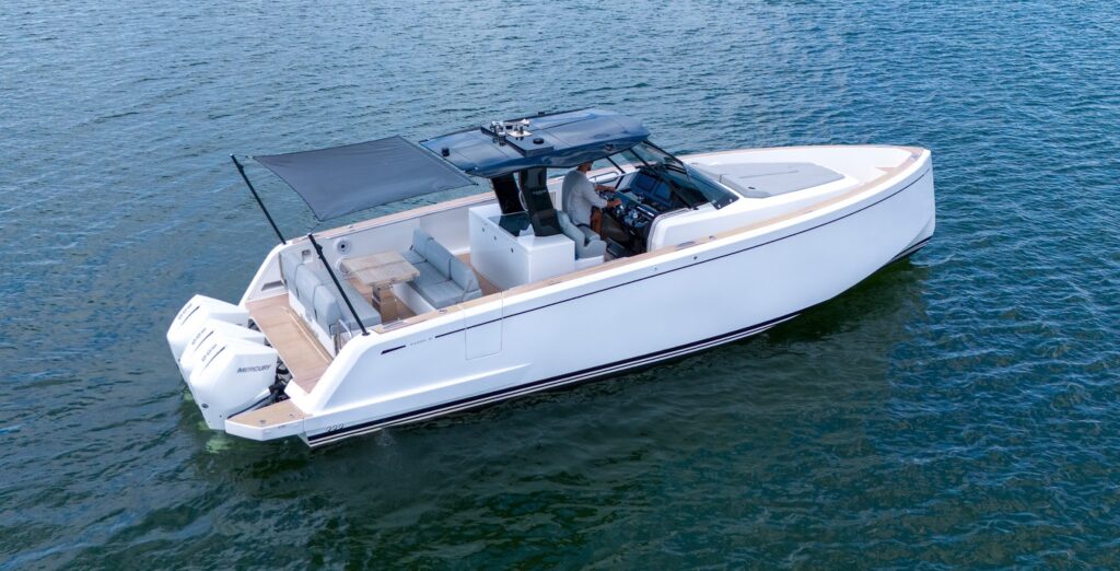 38ft Pardo Triple 300’s Yacht Charter 21 %MAlquiler de yates en Miami%