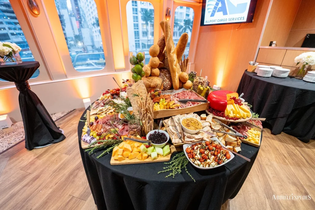 The Lady Bis Lugar exclusivo en yate para grandes celebraciones - Miami 🌊 5 %MAlquiler de yates en Miami%