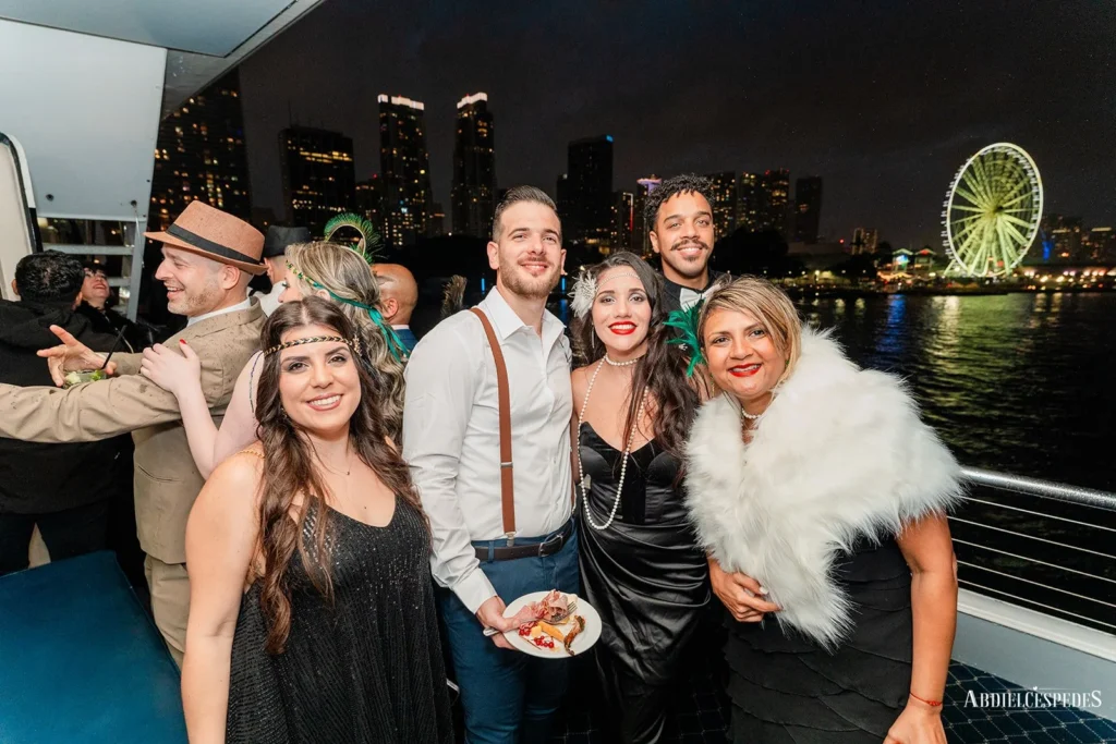 The Lady Bis Lugar exclusivo en yate para grandes celebraciones - Miami 🌊 2 %MAlquiler de yates en Miami%