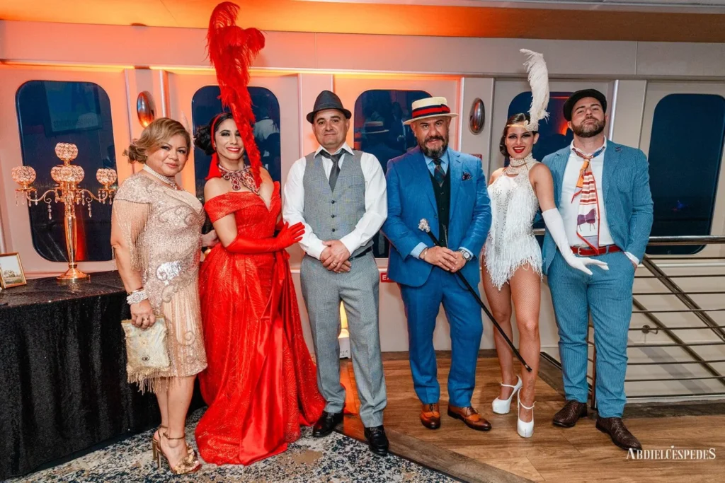 The Lady Bis Lugar exclusivo en yate para grandes celebraciones - Miami 🌊 3 %MAlquiler de yates en Miami%