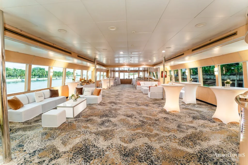The Lady V - Miami Yate de lujo Lugar para eventos privados ✨ 9 %MAlquiler de yates en Miami%