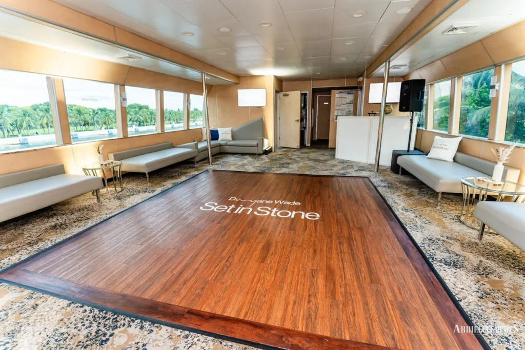 The Lady V - Miami Yate de lujo Lugar para eventos privados ✨ 8 %MAlquiler de yates en Miami%