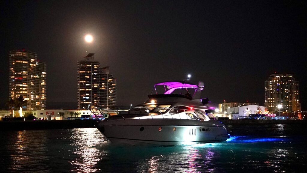 68ft Azimut “Andiamo” Alquiler de yates de lujo | Miami Beach Marina ✨ 10 %MAlquiler de yates en Miami%
