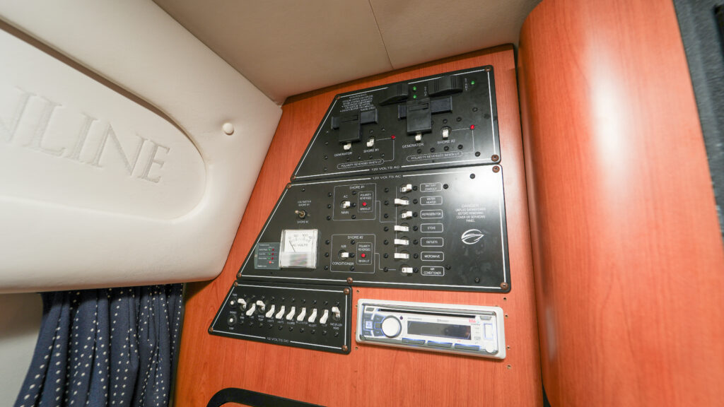 33ft Crownline “Estelita” Yacht Charter from Aquasol on Indian Creek, Miami Beach 2 %Miami Yacht Rentals%