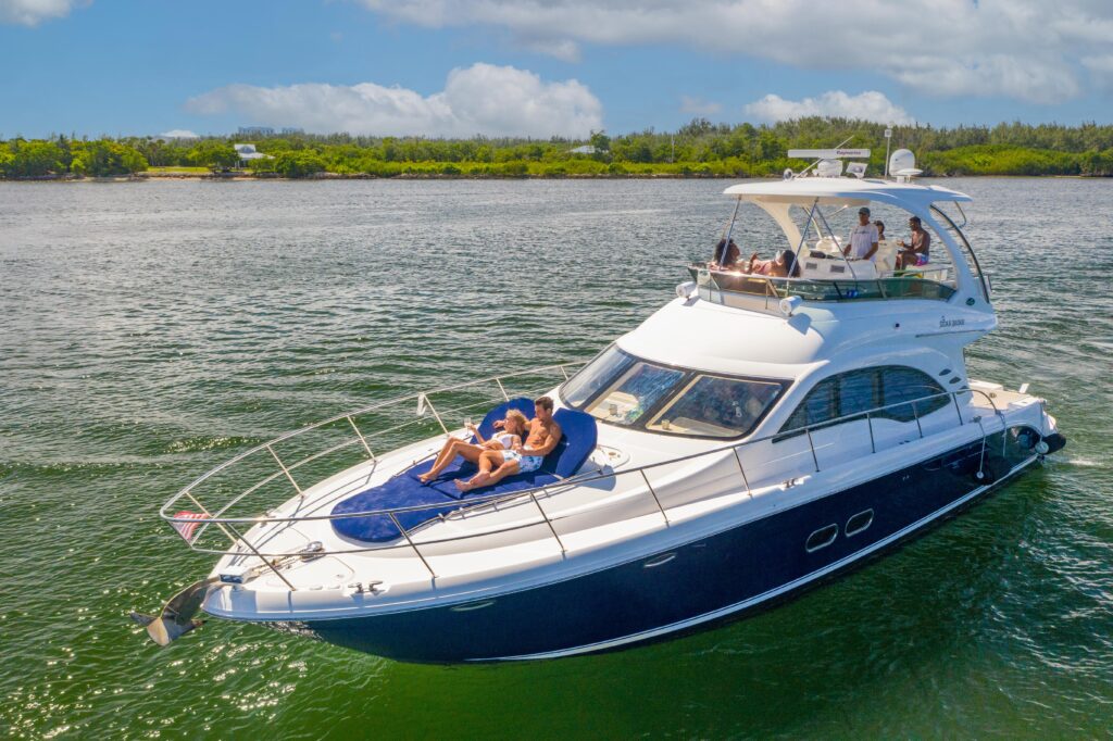 55ft Sea Ray “Serenity” Yacht Charter Miami | Lujo Relajado 🕊️ 1 %MAlquiler de yates en Miami%