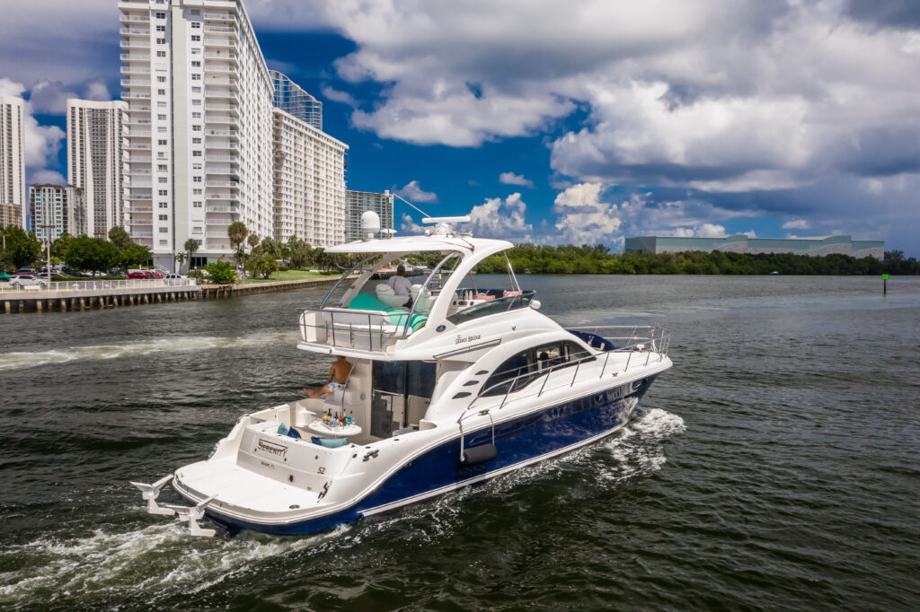 55ft Sea Ray “Serenity” Yacht Charter Miami | Lujo Relajado 🕊️ 3 %MAlquiler de yates en Miami%