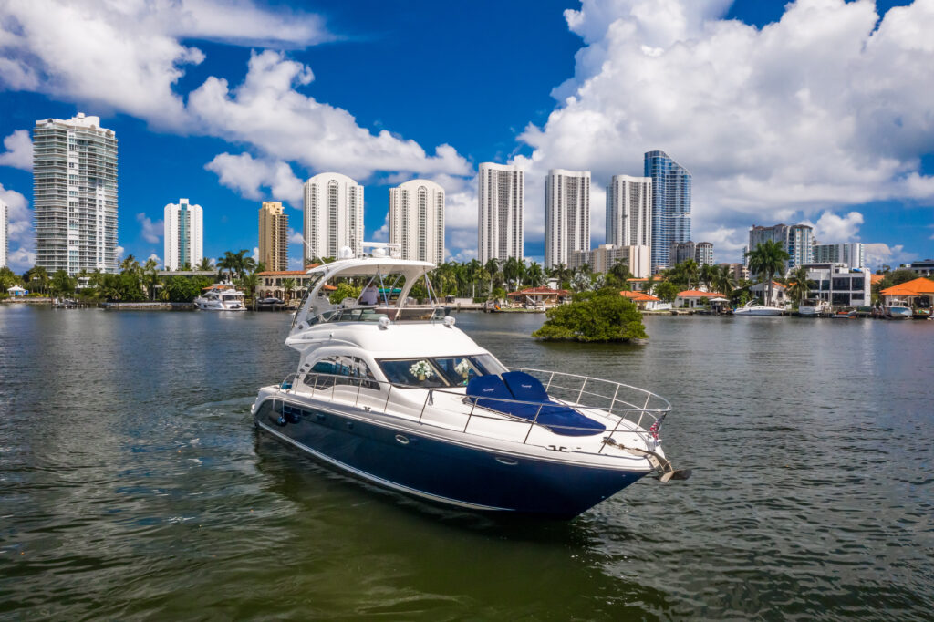 55ft Sea Ray “Serenity” Yacht Charter Miami | Relaxed Luxury 🕊️ 4 %MAlquiler de yates en Miami%