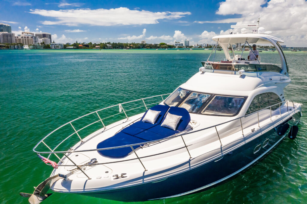55ft Sea Ray “Serenity” Yacht Charter Miami | Relaxed Luxury 🕊️ 5 %MAlquiler de yates en Miami%