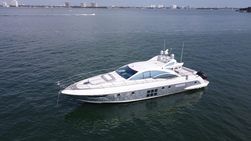 62ft Azimut “La vida es grande” Alquiler de Yates Miami 🌴 3 %MAlquiler de yates en Miami%