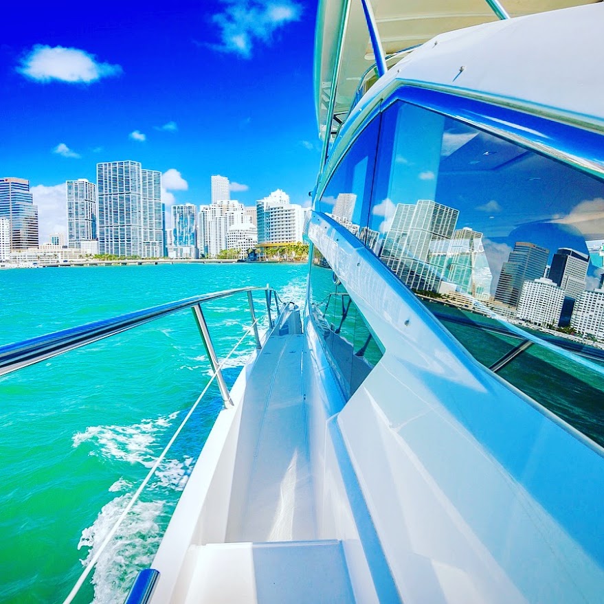 68ft Sunseeker “The Loan Shark” Alquiler de Yates Miami 🦈 4 %MAlquiler de yates en Miami%