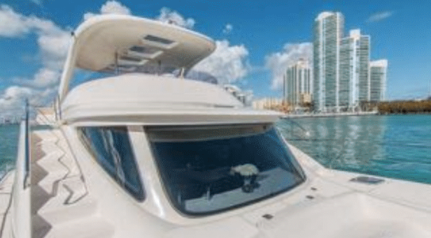 62ft “Legend and Soul” Yacht Charter | River Landing Marina Miami 🌊 4 %MAlquiler de yates en Miami%