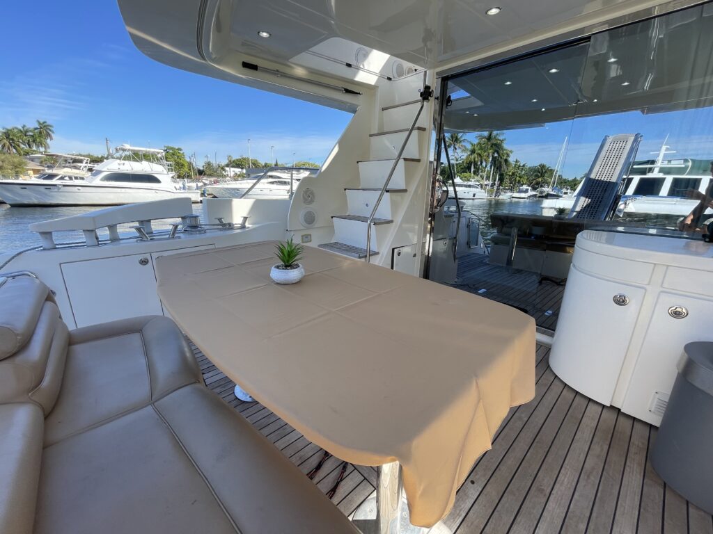 60ft Aicon “Antares” Yacht Charter | NW 24th Ave Miami 🚤 3 %MAlquiler de yates en Miami%