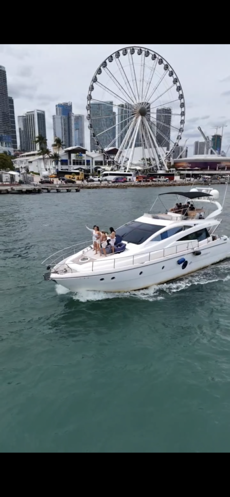 60ft Aicon “Antares” Yacht Charter | NW 24th Ave Miami 🚤 2 %MAlquiler de yates en Miami%