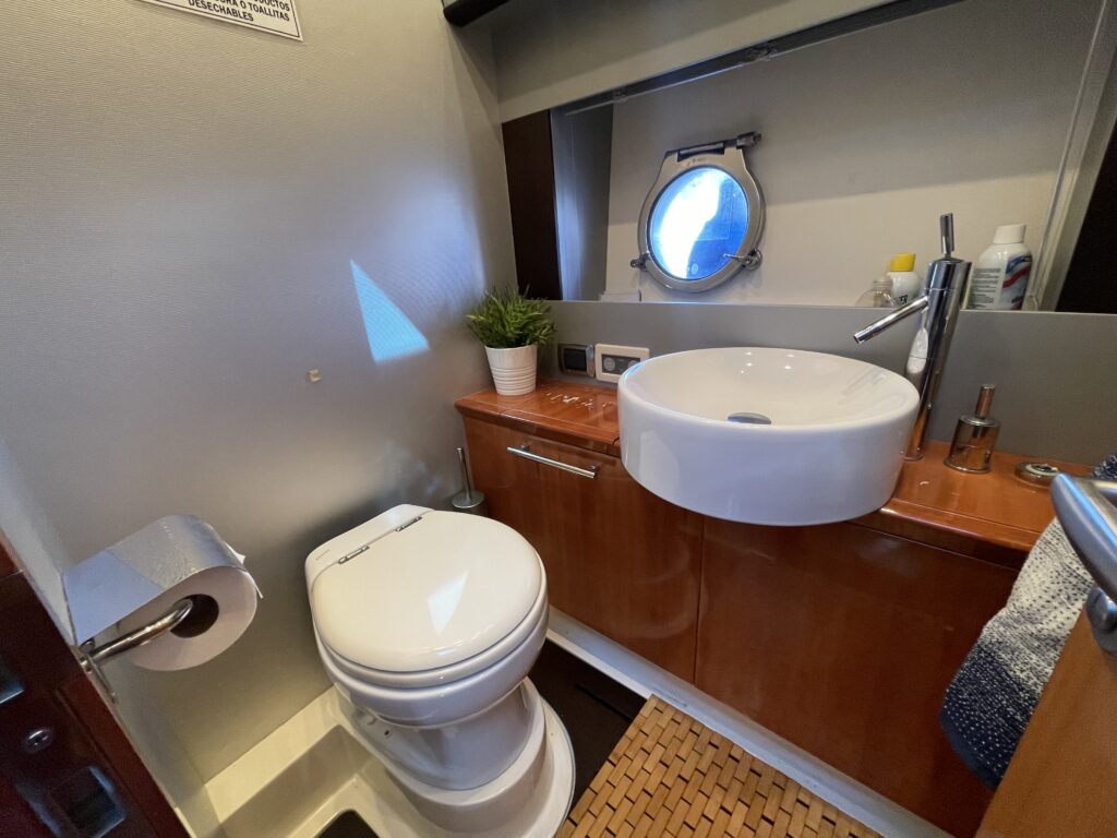 60ft Aicon “Antares” Yacht Charter | NW 24th Ave Miami 🚤 4 %MAlquiler de yates en Miami%