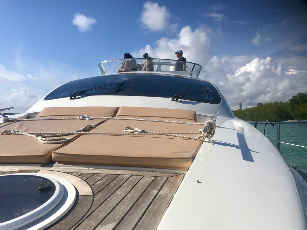 60ft Aicon “Antares” Yacht Charter | NW 24th Ave Miami 🚤 6 %MAlquiler de yates en Miami%