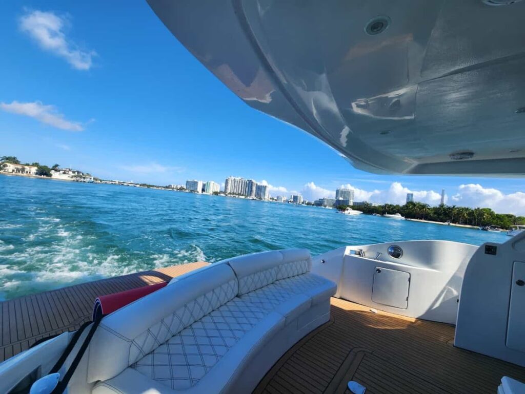 55ft Warrior Yacht Charter | 79th St Miami 🌊 1 %MAlquiler de yates en Miami%
