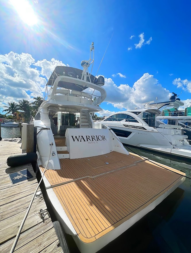 55ft Warrior Yacht Charter | 79th St Miami 🌊 3 %MAlquiler de yates en Miami%