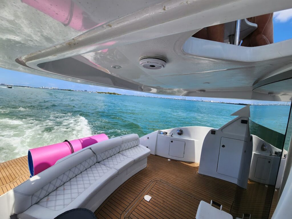 55ft Warrior Yacht Charter | 79th St Miami 🌊 6 %MAlquiler de yates en Miami%