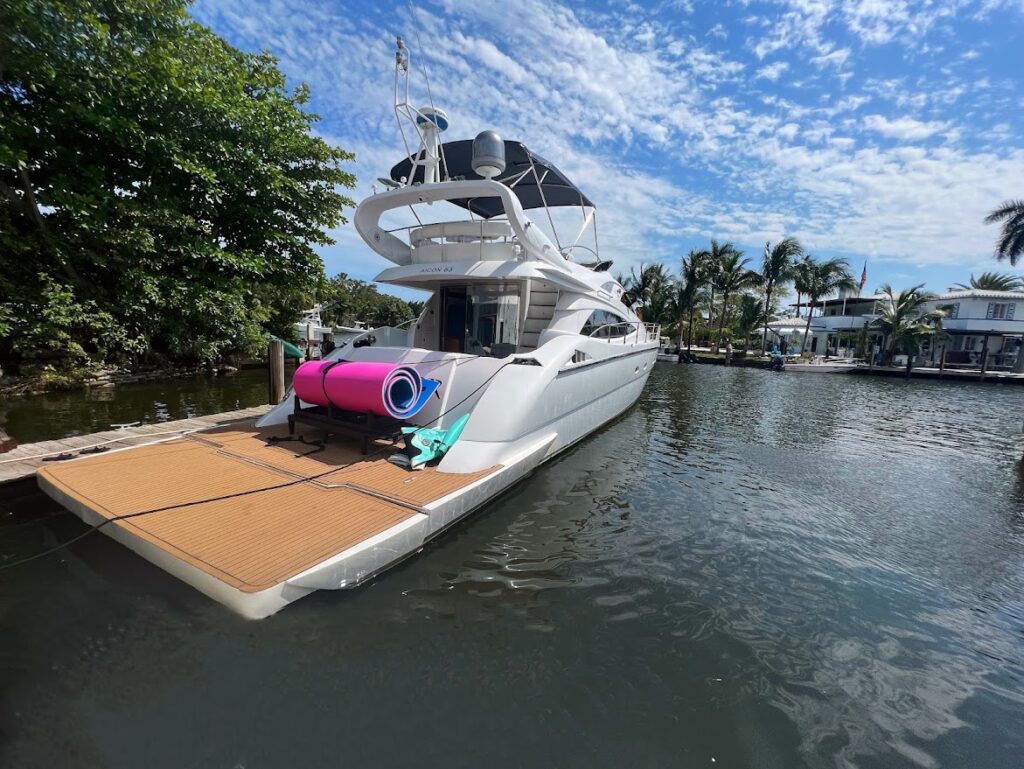55ft Warrior Yacht Charter | 79th St Miami 🌊 7 %MAlquiler de yates en Miami%
