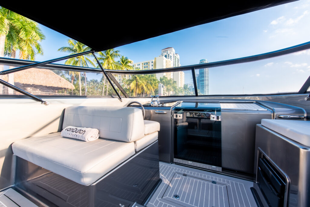 40ft VanDutch “Stay Broke” Yacht Charter | Shuckers Waterfront Miami 🍹 1 %MAlquiler de yates en Miami%